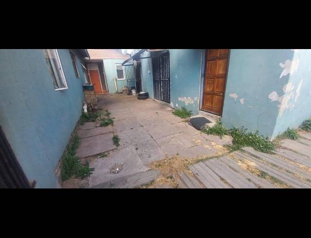 15 BEDROOM HOUSE FOR SALE IN RHODESFIELD